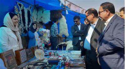 بازدید مسئولان از غرفه‌های محصولات روستایی و عشایری دامغان